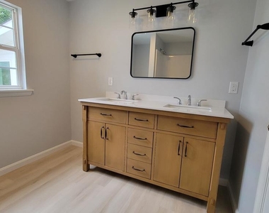410 Spruce Street - Photo Thumbnail 12