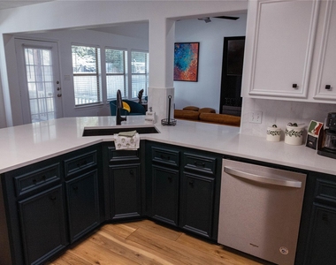 17023 Lexington Drive - Photo Thumbnail 8