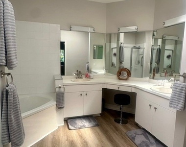 9510 Village View Boulevard - Photo Thumbnail 10