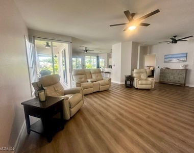 9510 Village View Boulevard - Photo Thumbnail 13