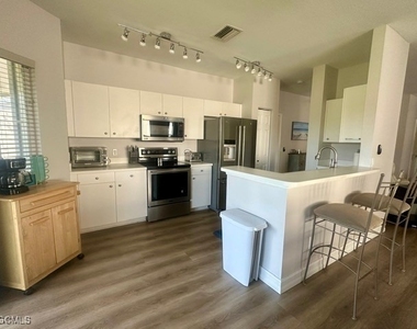 9510 Village View Boulevard - Photo Thumbnail 5