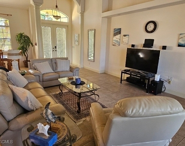 118 Se 23rd Place - Photo Thumbnail 8
