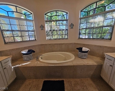 118 Se 23rd Place - Photo Thumbnail 15