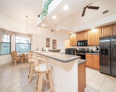 118 Se 23rd Place - Photo Thumbnail 13