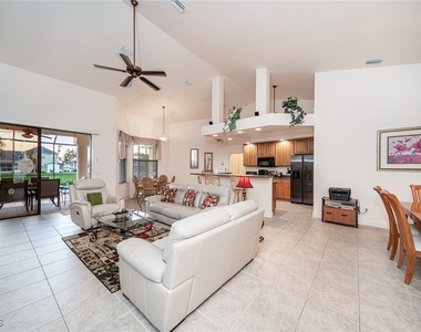 118 Se 23rd Place - Photo Thumbnail 11
