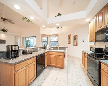 118 Se 23rd Place - Photo Thumbnail 12