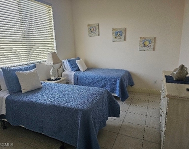 118 Se 23rd Place - Photo Thumbnail 4