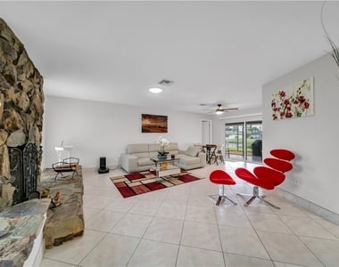 3746 Se 1st Place - Photo Thumbnail 5