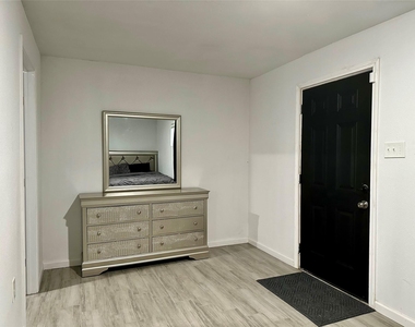 4802 Elser Street - Photo Thumbnail 7
