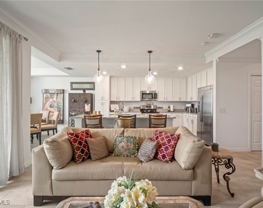 43010 Greenway Boulevard - Photo Thumbnail 8