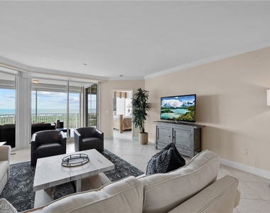 7117 Pelican Bay Boulevard - Photo Thumbnail 4