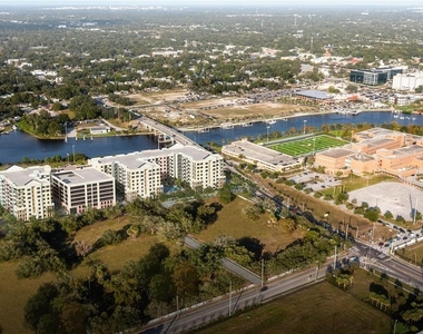 901 W Chesnut Street - Photo Thumbnail 4