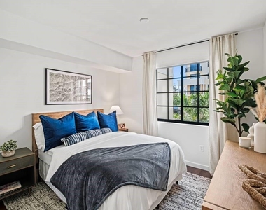 901 W Chesnut Street - Photo Thumbnail 13