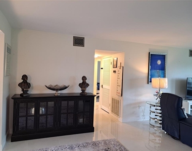 1 Colony Point Drive - Photo Thumbnail 10