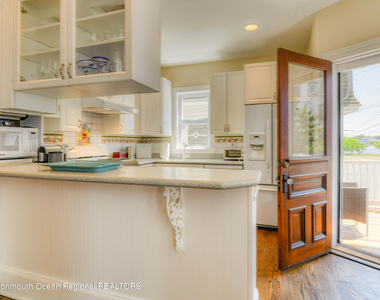 16 Abbott Avenue - Photo Thumbnail 11