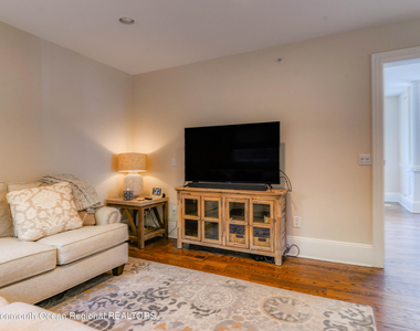 16 Abbott Avenue - Photo Thumbnail 9