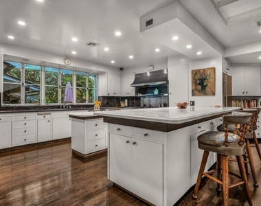 829 N Whittier Drive - Photo Thumbnail 19
