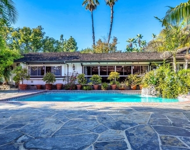 829 N Whittier Drive - Photo Thumbnail 42