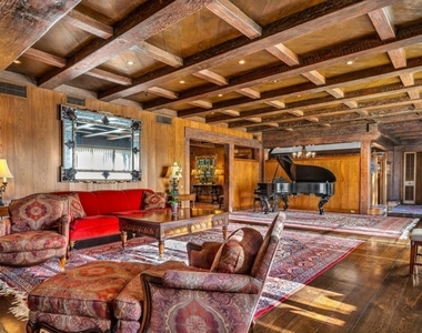 829 N Whittier Drive - Photo Thumbnail 9