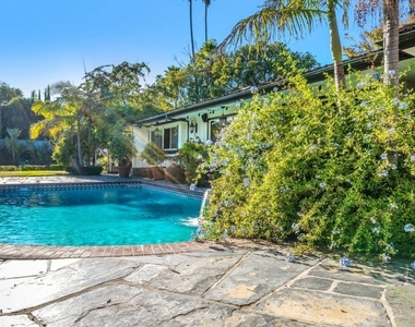 829 N Whittier Drive - Photo Thumbnail 49