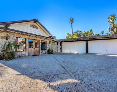 829 N Whittier Drive - Photo Thumbnail 37
