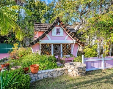 829 N Whittier Drive - Photo Thumbnail 40