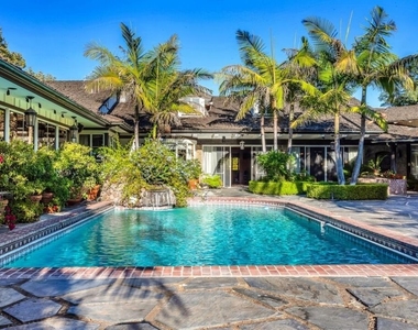 829 N Whittier Drive - Photo Thumbnail 41