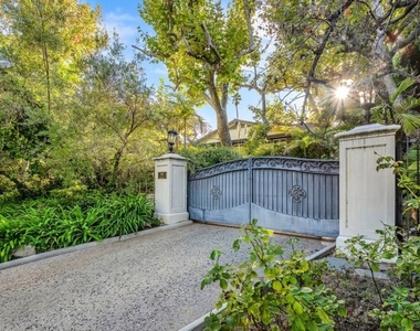 829 N Whittier Drive - Photo Thumbnail 1
