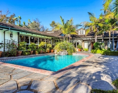 829 N Whittier Drive - Photo Thumbnail 47