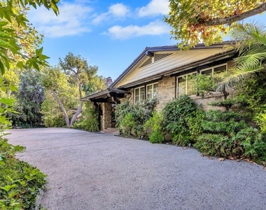 829 N Whittier Drive - Photo Thumbnail 60