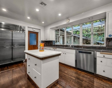 829 N Whittier Drive - Photo Thumbnail 21