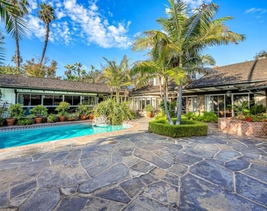 829 N Whittier Drive - Photo Thumbnail 61