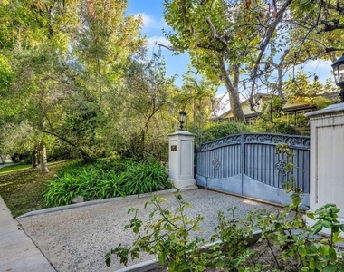 829 N Whittier Drive - Photo Thumbnail 65