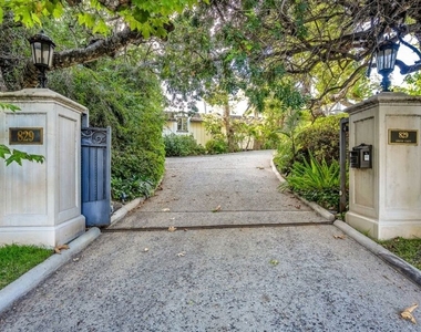 829 N Whittier Drive - Photo Thumbnail 66