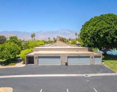 522 Desert West Drive - Photo Thumbnail 10