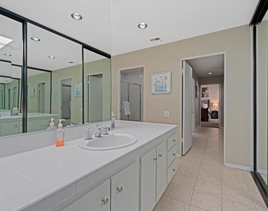 522 Desert West Drive - Photo Thumbnail 31
