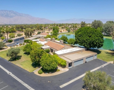 522 Desert West Drive - Photo Thumbnail 9
