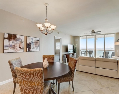 2650 Lake Shore Drive - Photo Thumbnail 9