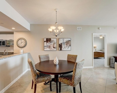 2650 Lake Shore Drive - Photo Thumbnail 8