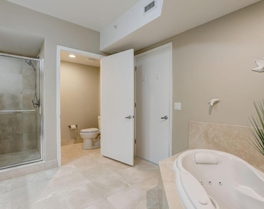 2650 Lake Shore Drive - Photo Thumbnail 26