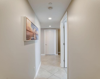 2650 Lake Shore Drive - Photo Thumbnail 35