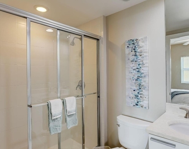 2650 Lake Shore Drive - Photo Thumbnail 33
