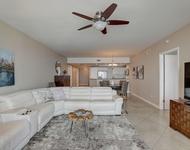 2650 Lake Shore Drive - Photo Thumbnail 7