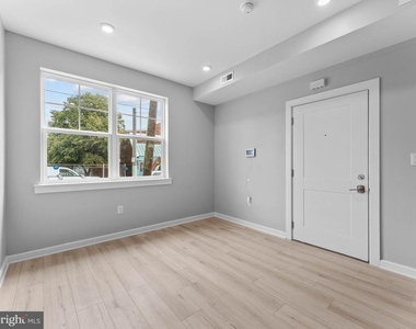1682 N 54th Street - Photo Thumbnail 3