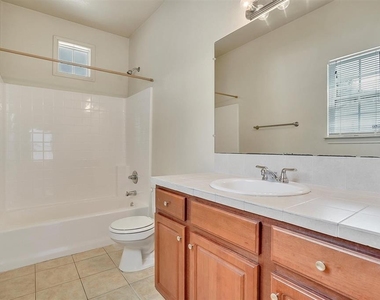 2115 E 18th St - Photo Thumbnail 7