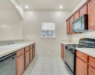 2115 E 18th St - Photo Thumbnail 4