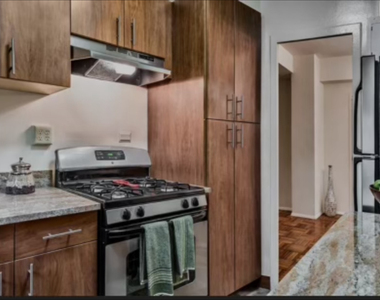1718 Purdy Street - Photo Thumbnail 3