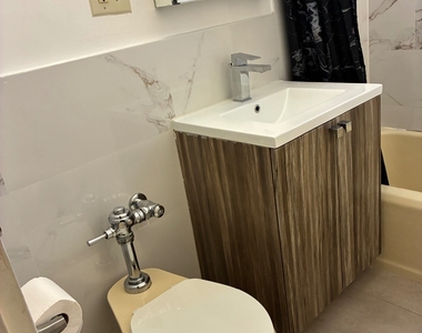 1718 Purdy Street - Photo Thumbnail 6