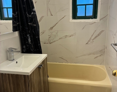 1718 Purdy Street - Photo Thumbnail 7
