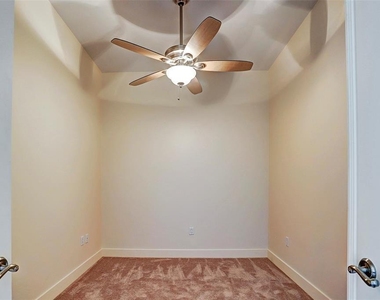 1600 Post Oak Boulevard - Photo Thumbnail 14